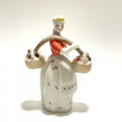 Скульптура "Девушка с коромыслом"